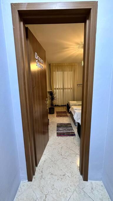 טיראנה Super House Blloku - 3 Rooms מראה חיצוני תמונה